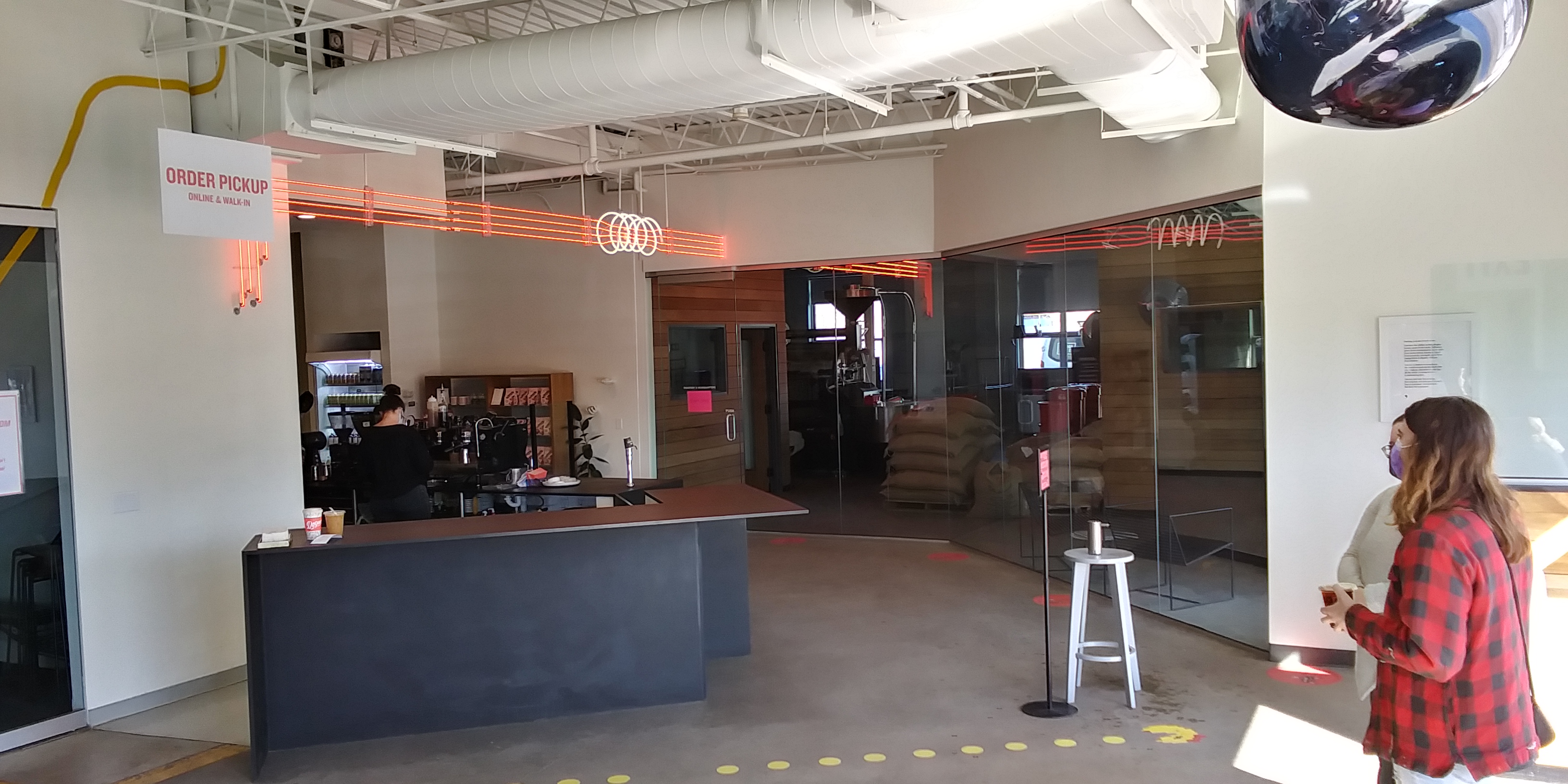 CoffeeFlower Coffee cup with foam like a flower